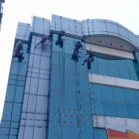 Pengecatan dan Pembersihan Gedung