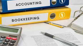 The Difference Between a Bookkeeper and an Accountant: Who Does Your Business Need?
