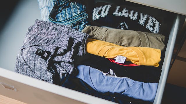 Memilih Bahan Kaos Terbaik: Panduan untuk Kenyamanan dan Kualitas