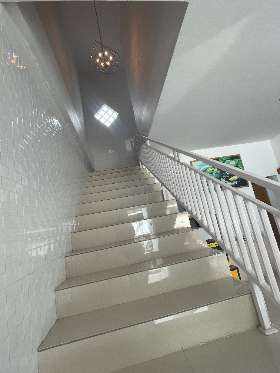 Tangga menuju lantai dua | Evita Skincare