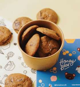 Our delicious Dark Choc Sea Salt Cookie Cups are available for minimum order of 15 cups | Honeybear Bakery