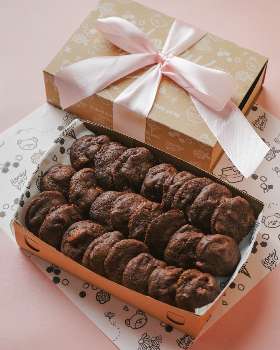 24 Pcs Choc Almond Small Cookies in a box - HoneyBear Cookies & bakery Jakarta