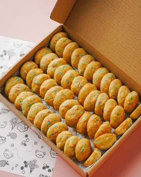 48 Pcs Vanilla Rainbow Small Cookies in a box - HoneyBear Cookies & bakery Jakarta