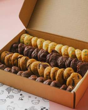 48 Pcs Mix Small Cookies in a box - HoneyBear Cookies & bakery Jakarta