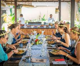 Cooking Class - Sit down at the table