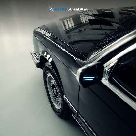 BMW 733i Side View