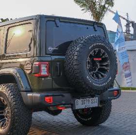 Full Gloss PPF on Jeep Rubicon by Wrap Station