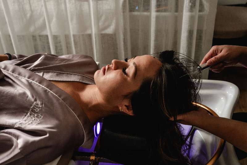 Looking for Relaxation Scalp Massage Near You? Here’s What to Expect