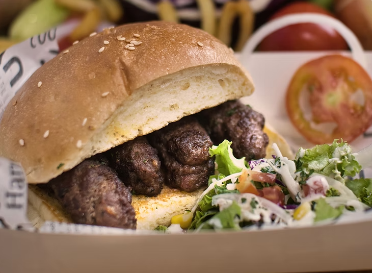 Cevapi: Hidangan Khas Balkan yang Menggugah Selera di Balkan Shawarma