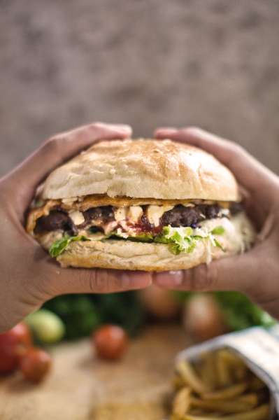 Serbian Burger: Rasa Otentik dari Balkan yang Wajib Dicoba di Balkan Shawarma