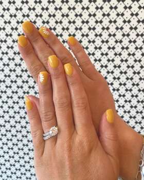 Summer Set - Yellow Nails