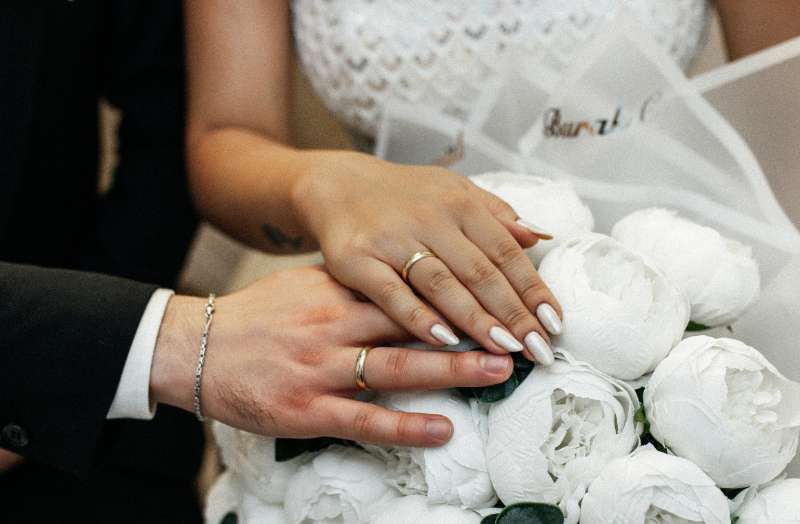 The Bridal & Event Edit: High-Gloss Glass Nails and Micro-Chrome at Pur Luxe DTC