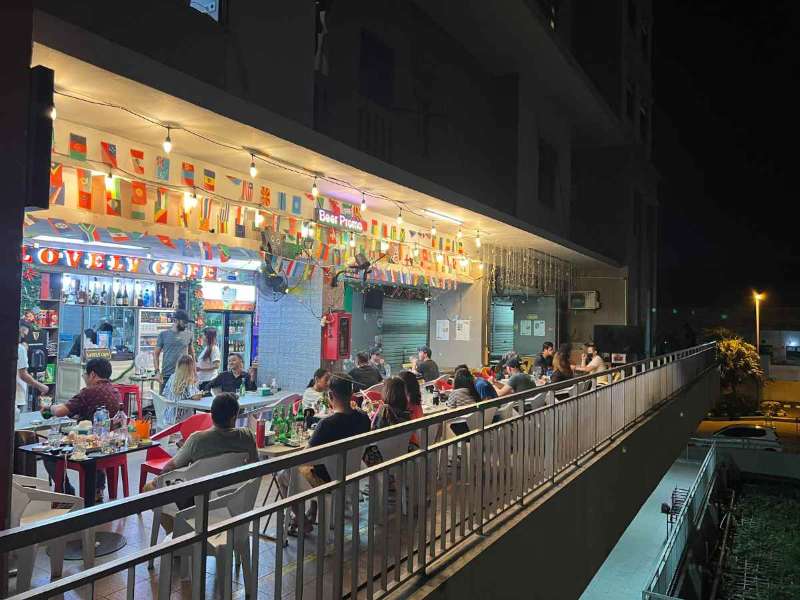 Tempat Nongkrong Instagramable di Jakarta Utara: Lovely Cafe Pluit yang Hits!