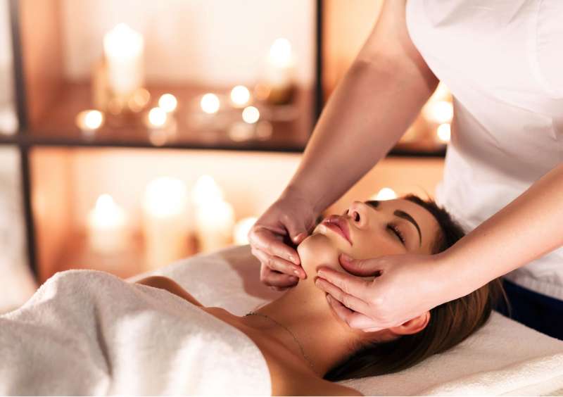 Top 5 Luxury Spa Treatments She’ll Love This Women’s Day