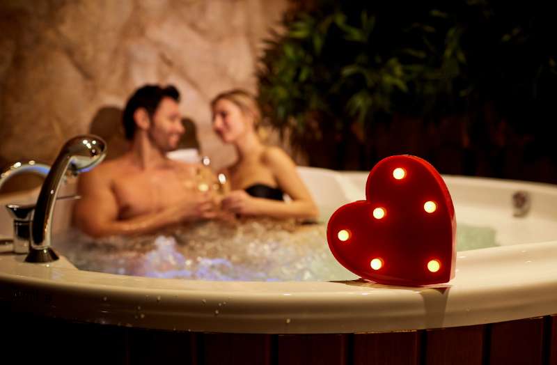 Romantic & Couples Massage in Toronto: Private Experiences for Two