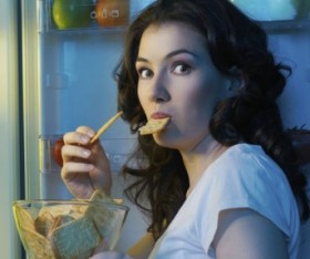 Top 4 Late-Night Snacks to Avoid If You Want to Lose Weight