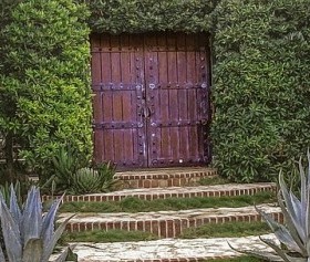 How to Set Up a Gate in Your Garden