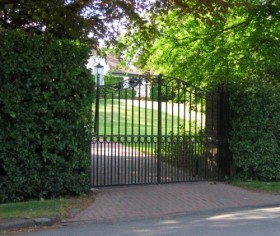 5 Factors to Consider When Choosing Automatic Gates