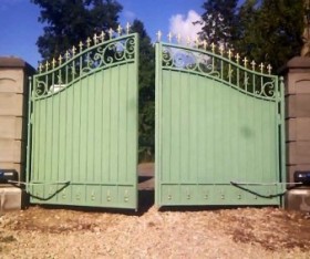 3 Safety Reasons to Install Automatic Gates
