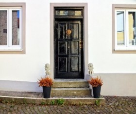 Top 4 Tips for Styling Your Front Door
