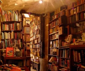 Book Store Shopping: The Pros and Cons