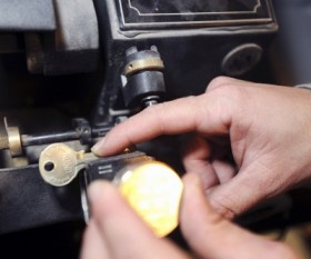Benefits of Hiring a Professional Locksmith for Key Cutting
